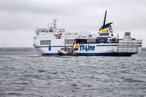 New oil leak reported after a ferry that ran aground repeatedly off the Swedish coast is pulled free